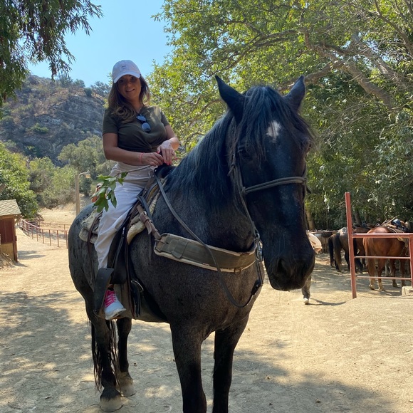 Meet your Posher, Nicole - Picture 5 of 10